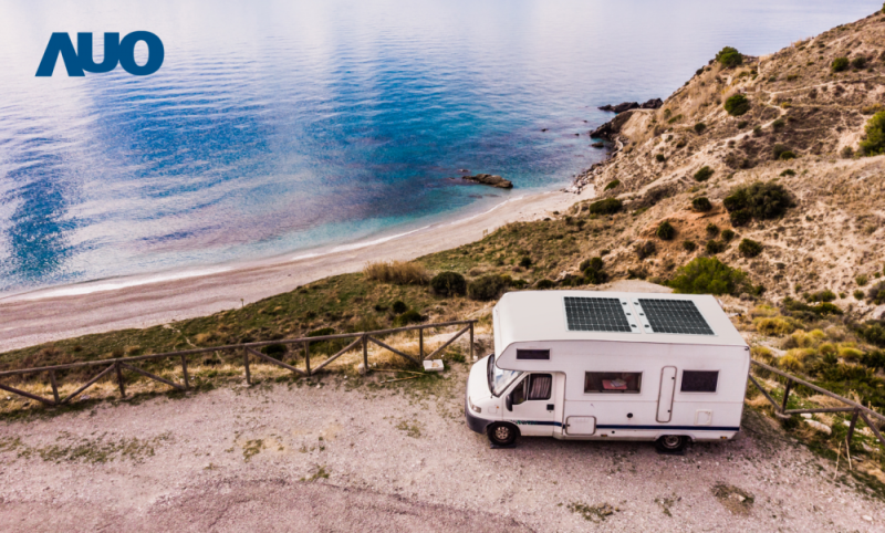 「可撓輕量化太陽光電板SunCurva」使用輕量特殊耐候型複合板取代傳統太陽能板的玻璃前板，不僅降低70%重量，每米平方僅3Kg；具有抗衝擊性能及通過電磁相容性測試，可應用於交通運輸工具，如露營車、遊艇等